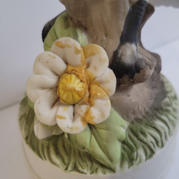 Mann 1982 Robin Bird with Flowers Music Box Milano Porcelain Vintage - Picture 2 of 9